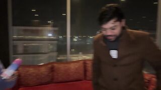 Snow spray se birthday surprise de diya