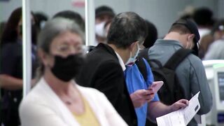 Christmas travel suffers as Omicron surges