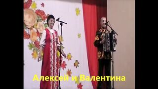 Гармонист играет-супруги Сазоновы