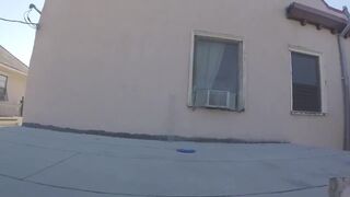 Путешествие на крышу за фрисби, снятое от первого лица