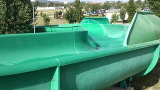 Опасный поворот на водной горке