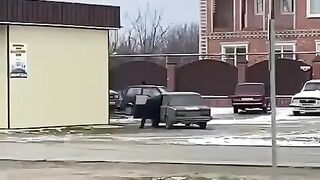 Отправимся на Кубань. Там местный поехавший взорвал свою тачку возле автосервиса.