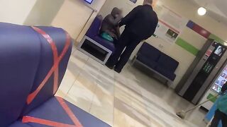 Очередной отбитый охранник
