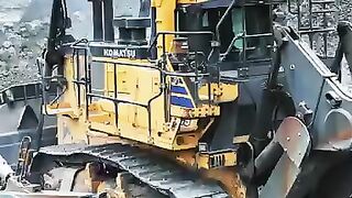 Komatsa D375A