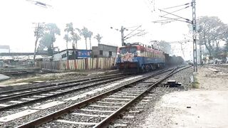 Wag 7 Engine mal gadi arrived bhagalpur junction at slow speed with full loaded