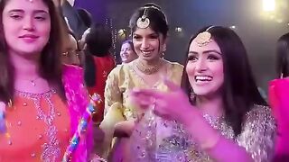 Kanwal aftab and more giral shadi dance????????