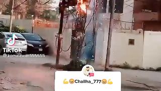 Bijali ke Taron ko aag lag Gai