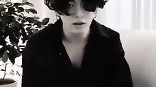 Jungkook cover song Savage love ????