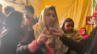 خواتین کی ایک بڑی تعداد زمان پارک میں موجود