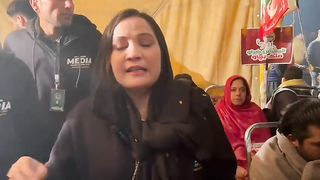 چار دن سے زمان پارک میں دیگر خواتین کے ساتھ موجود۔