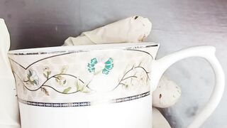Making mehndi designs on cup