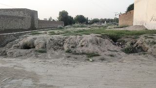 9 مرلہ رہائشی کارنر پلاٹ برائے فروخت آبادی بھٹہ آباد بھر