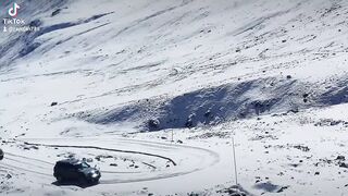 Dangerous Driving  on Snow ????️