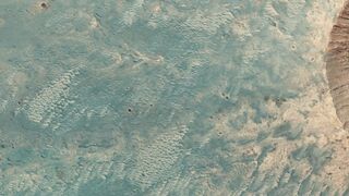 Марс. Этот красивейший ударный кратер расположен на плато Меридиана (Meridiani Planum)