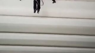 спасли висевшего на мосте мужика