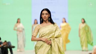 MALVIKA SINGH - - THE LUXO SHOW - BENARAS - LUXMICE.