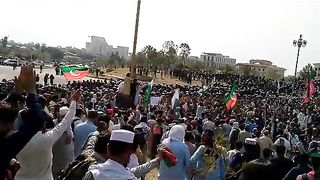 زمان پارک میں امپورٹڈ خکومت کے خلاف نعرے