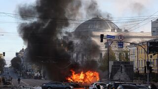 Russia steps up missile attacks on Kyiv as Ukraine prepares to receive western tanks