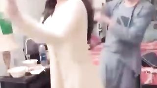 Hira Mani viral dance video