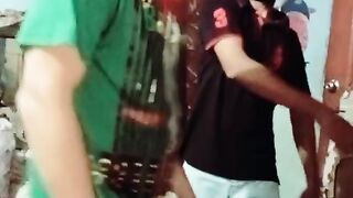 Kaan me q cheekh rahe ho tumhare abu ka kaan hain????
