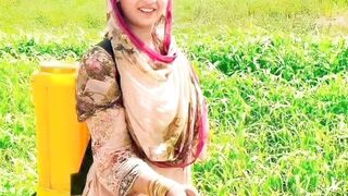 Fasal m kera lag gya hy is liye zehr dal rhi ho