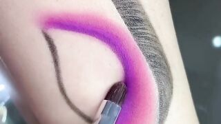 Eye makeup on hand ???? TikTok viral hacks ????