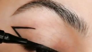 Eyeliner tutorial