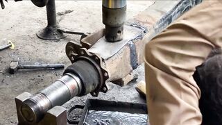 Truck Rear wheel Axle Housing Broken Due To overload || Rear wheel Axle Housing Repair