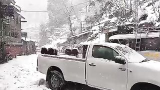 وادی نیلم لوات بالا برف باری کا خوبصورت منظر