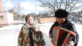 Закружился снег шальной. Поют под баян супруги Студенниковы, Орловский р-н.