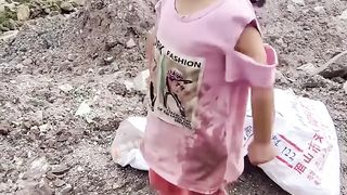 This little girl has impressive problem - solving skills