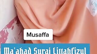 An amazing Quran recitation by a girl