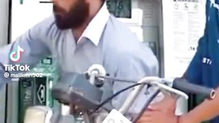 Pakistan me petrol pump Waly