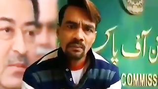 غجب کی بے عیجاتی ہے یہ منشی کے ساتھ