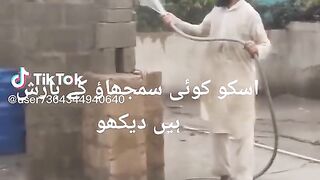 Isko Koi samjhao ke Barish a rahi hai