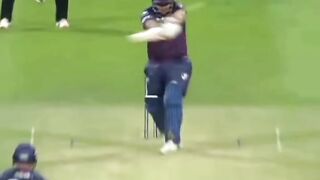 Azam Khan vs M Amir in BPL