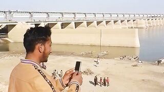 I am wandering around Jamshwar-ul-Manzhar !! my first vlog