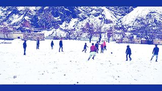 Football match in snowfall ????️????️❄️