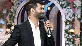 Kapil sharma Mom sing a song