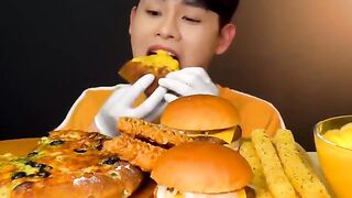Pizza eating asmr|Mukbang|where is pizza lover.