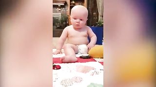 Funny baby reaction ????