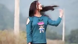 Wah waii  wah dance covered by a cute girl