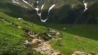 This is Pakistan's own beauty Vlog