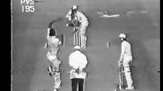 Imran Khan hitting 3 HUGE Sixes in an Over