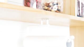 Tissue stand