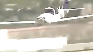 17 years old pilot student lands plane without wheels