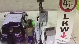 Авто приколы девушек за рулем!
