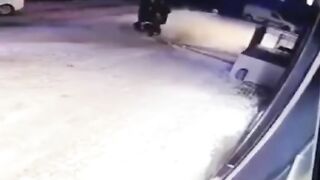 В Петербурге мешок со строительной смесью неожиданно рухнул