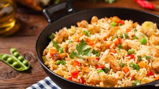 Азиатский рис с овощами и курицей