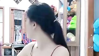 Sendirian Dikamar Lihat Yang Dilakuin cewek Ini.